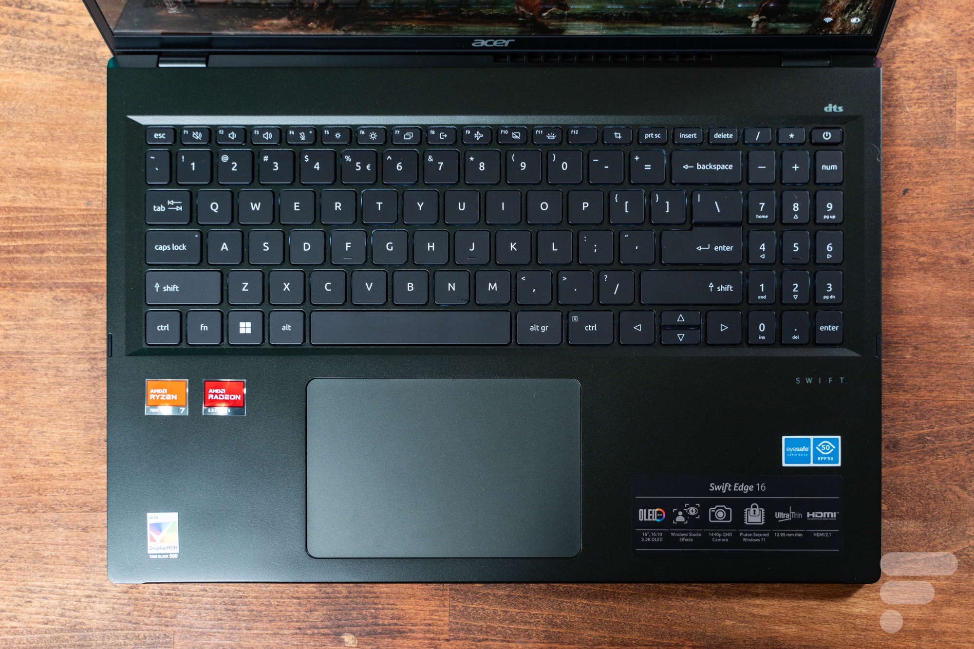Aperçu détaillé de l'Acer Swift Edge 16, l'ultraportable OLED haut de gamme