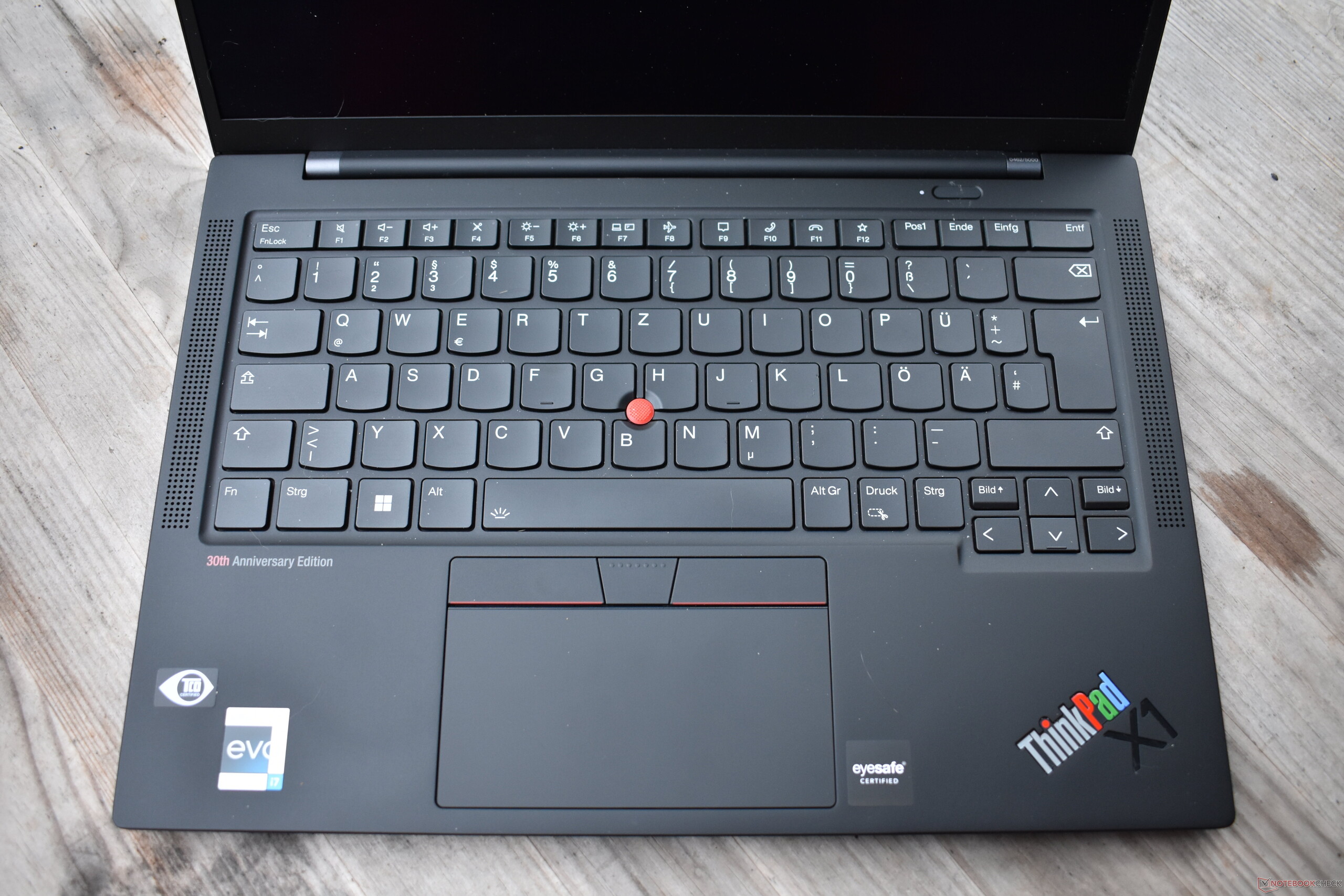 Test du Lenovo ThinkPad X1 Carbon Gen 10 avec design élégant et performances professionnelles