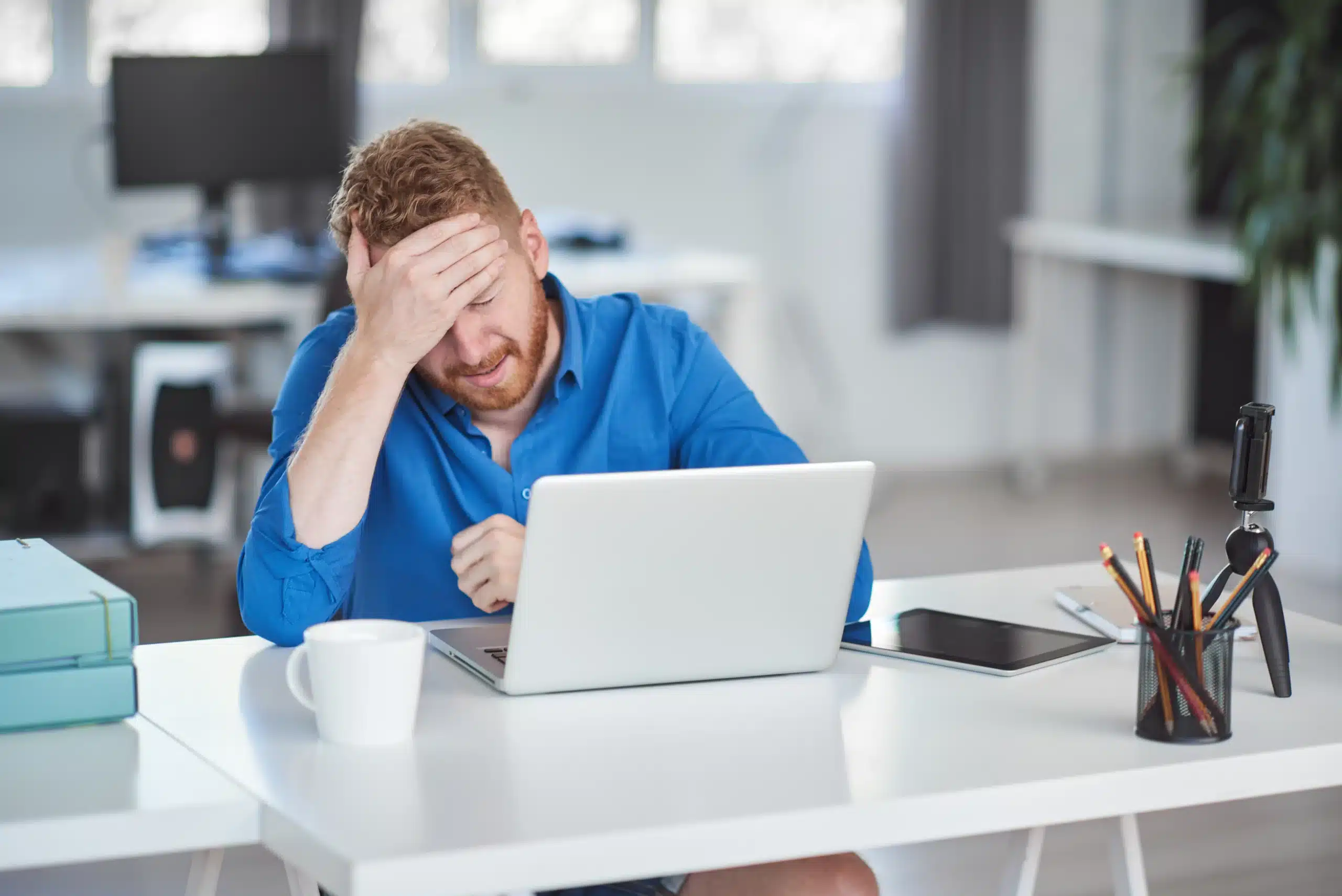 Écran d'ordinateur bloqué au démarrage avec voyant allumé