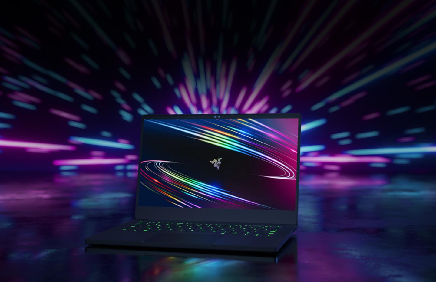 Razer Blade Stealth 13 (2020) posé sur un bureau, illustrant son design élégant et compact