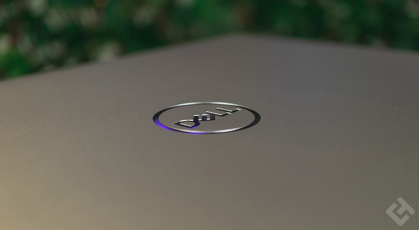 Test complet du Dell XPS 15 9520 mettant en avant son design élégant et ses performances haut de gamme.